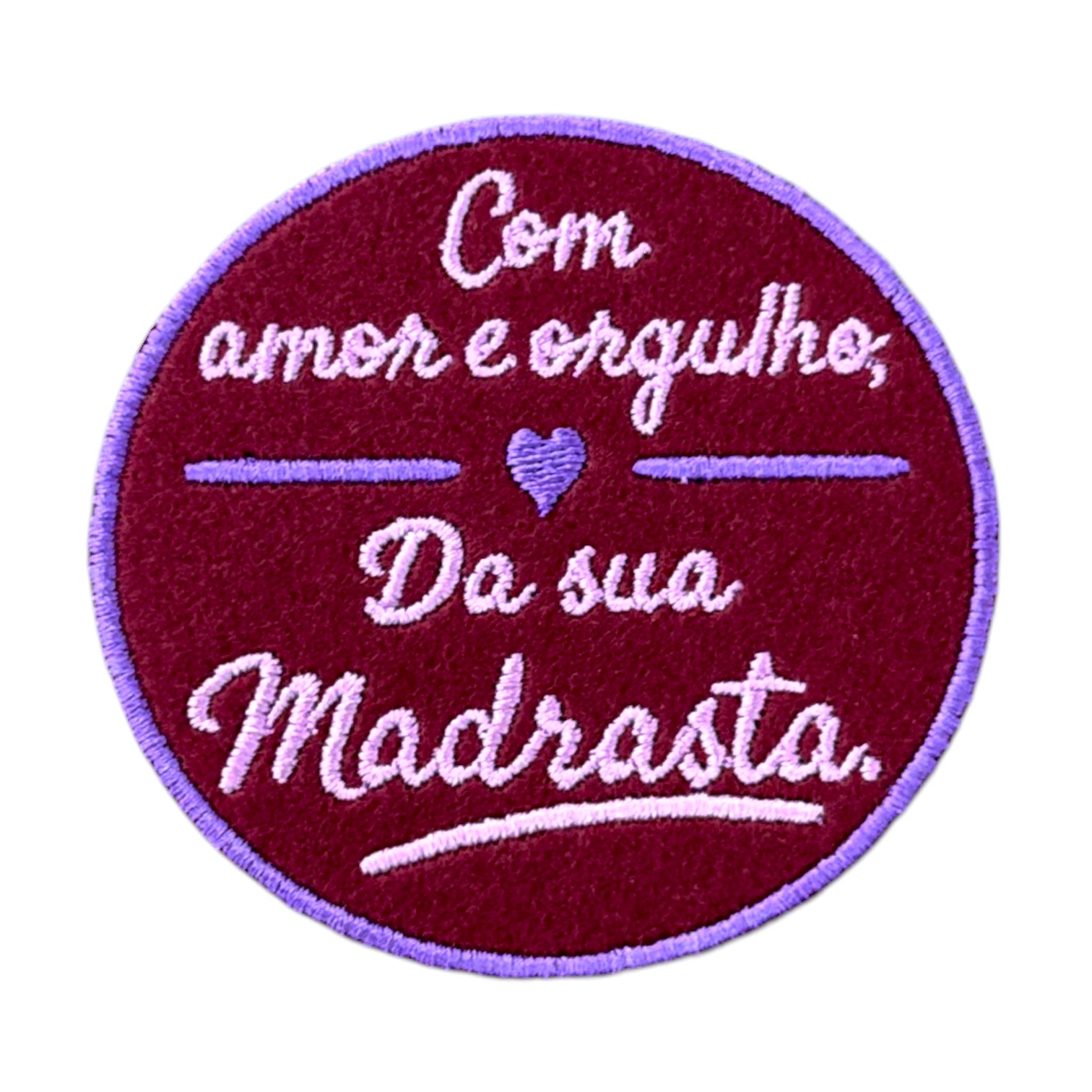 Patch redondo bordado em tons de roxo com frase em português e coração bordado