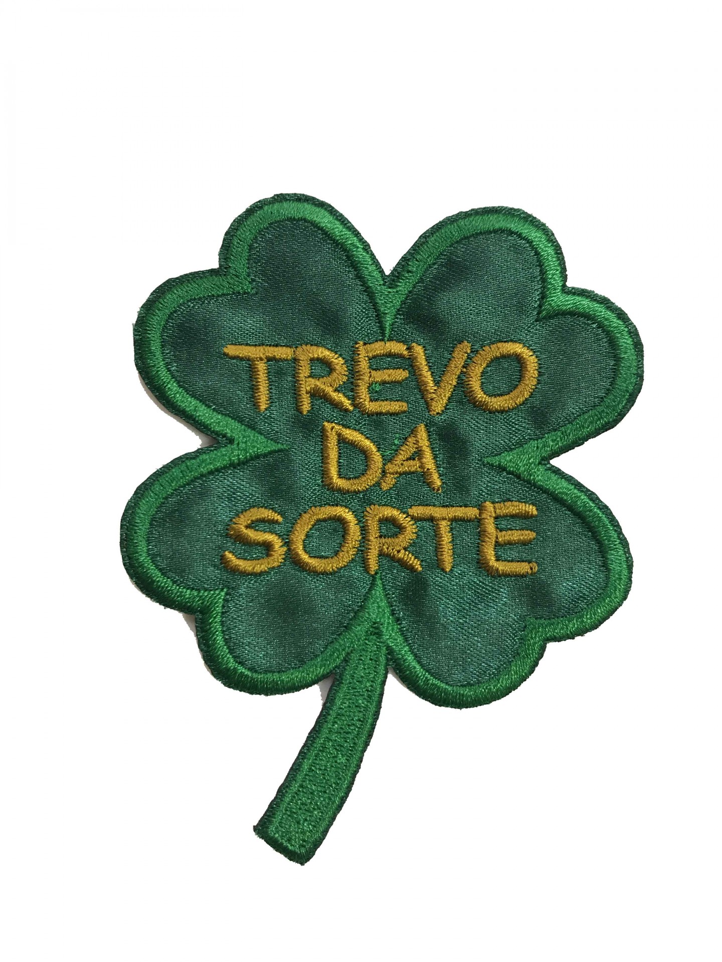 Patch bordado verde formato trevo quatro folhas com texto amarelo