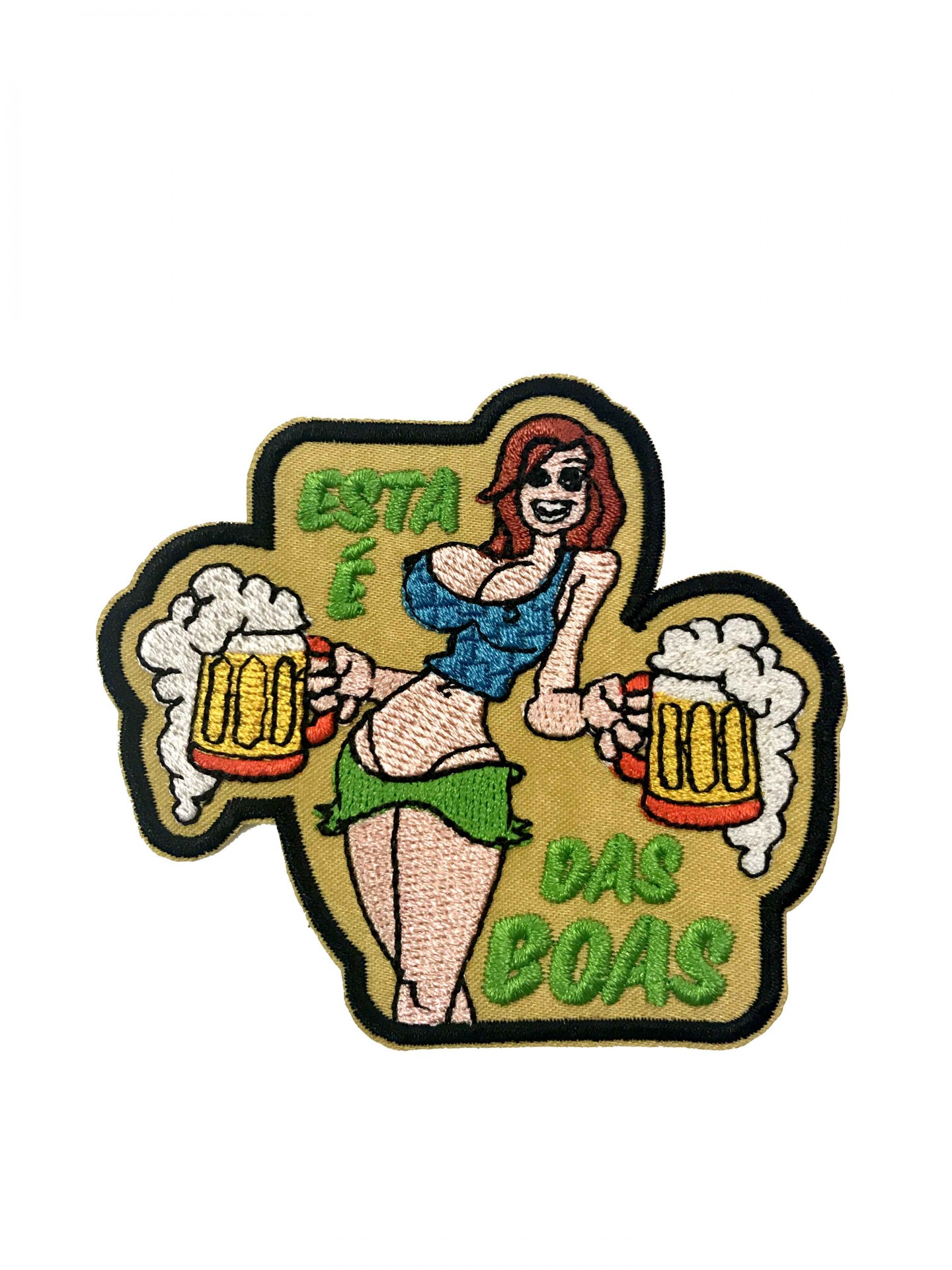 Patch bordado com mulher caricaturada a segurar canecas de cerveja e texto em português.