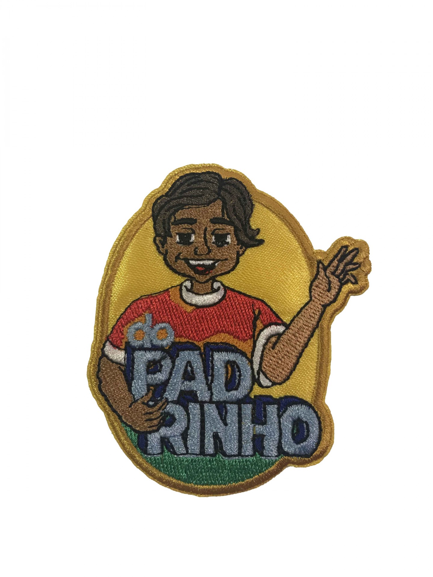 Emblema bordado com figura humana e texto 'do PADRINHO'