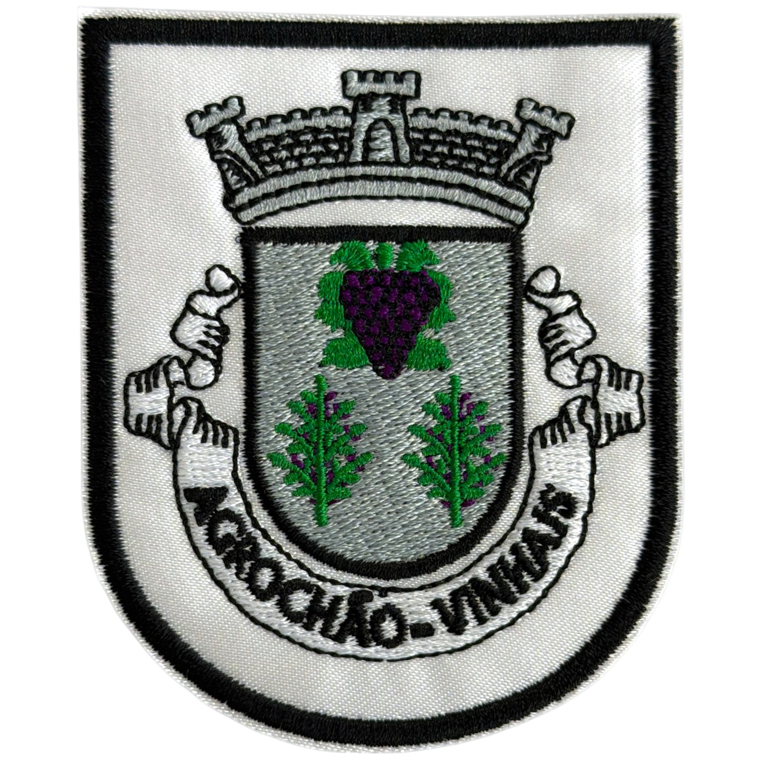 Emblema bordado de escudo com coroa e vinhas, texto NOGUEIRÃO - VINHAS