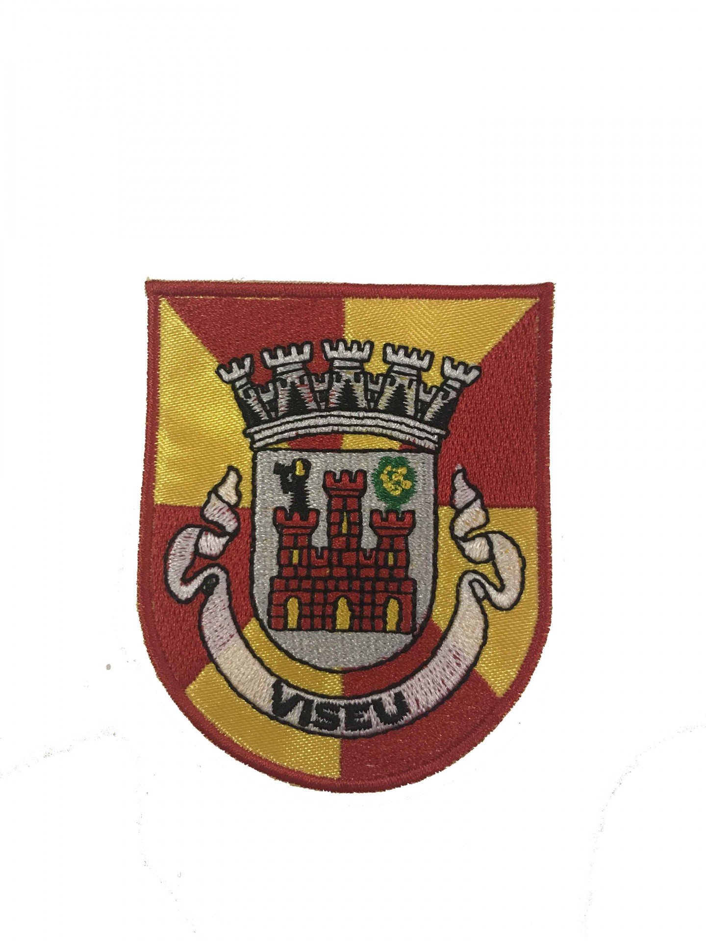 Emblema bordado do escudo de Viseu com castelo e coroa