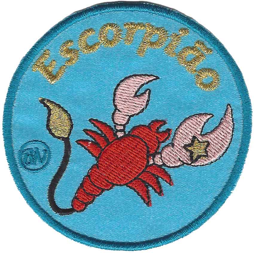 Emblema bordado redondo azul com escorpião vermelho e texto 'Escorpião' em amarelo