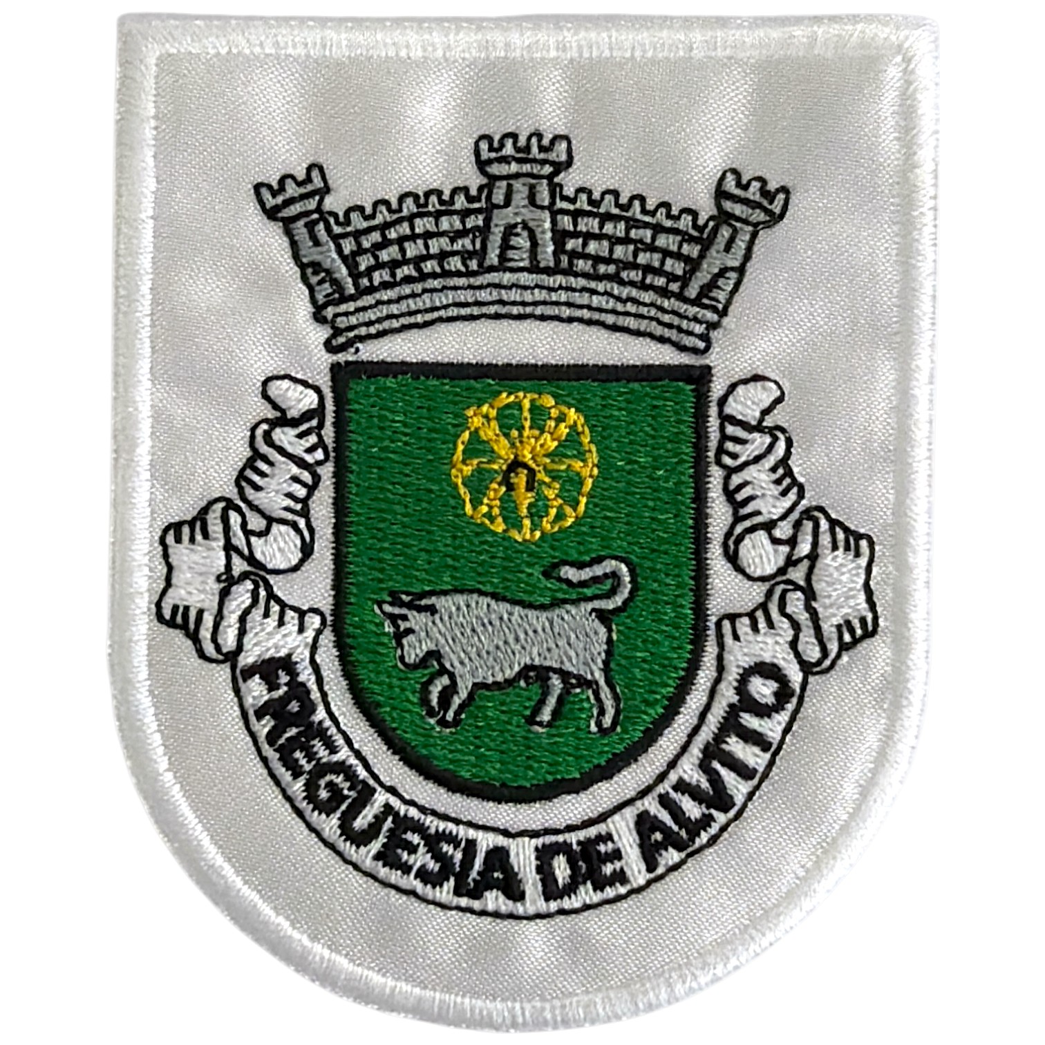 Emblema bordado com brasão verde, touro cinza e coroa cinza com texto PREIGUESIA DE ALVITO