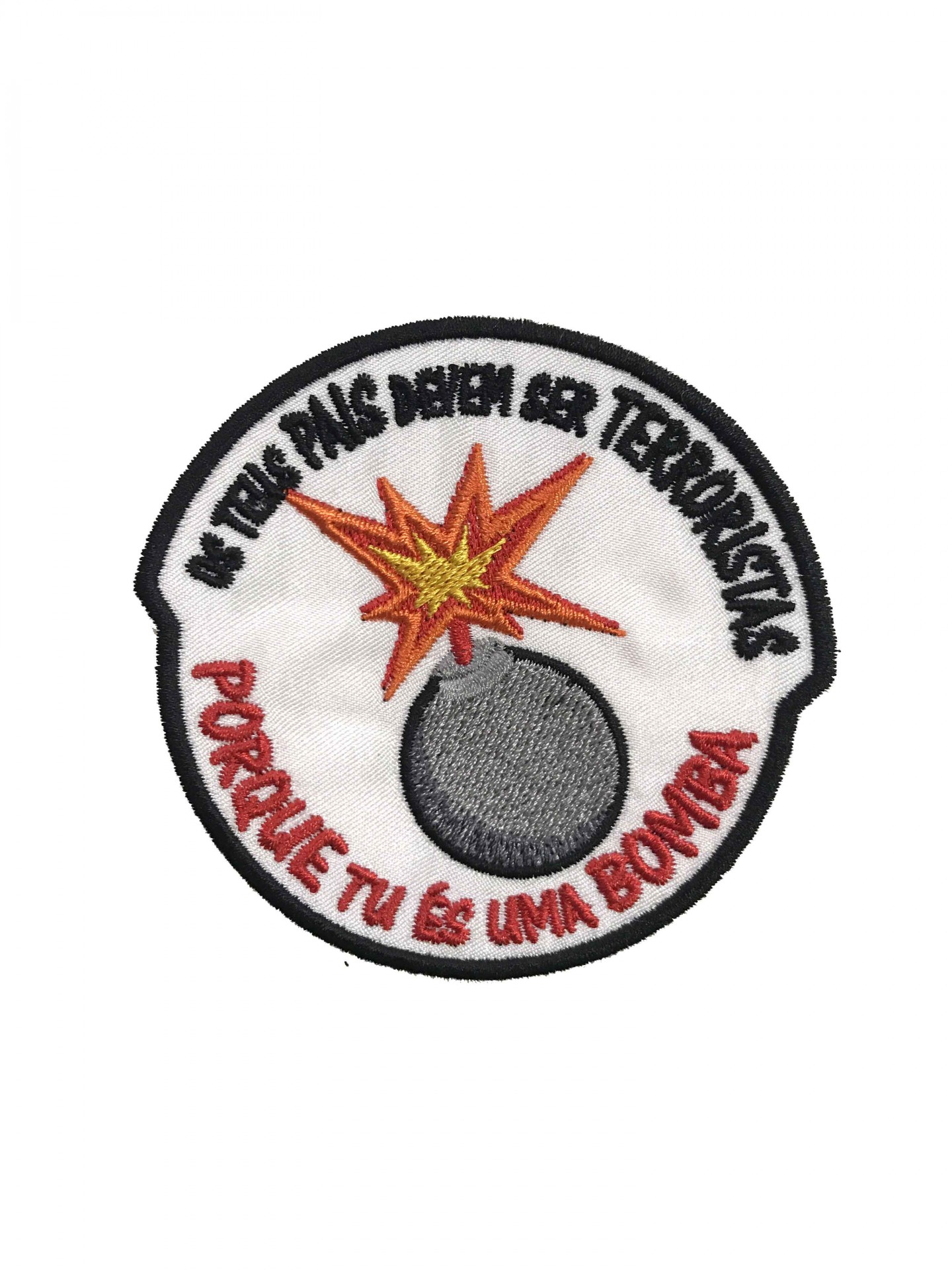 Emblema bordado branco com bomba e texto em português.