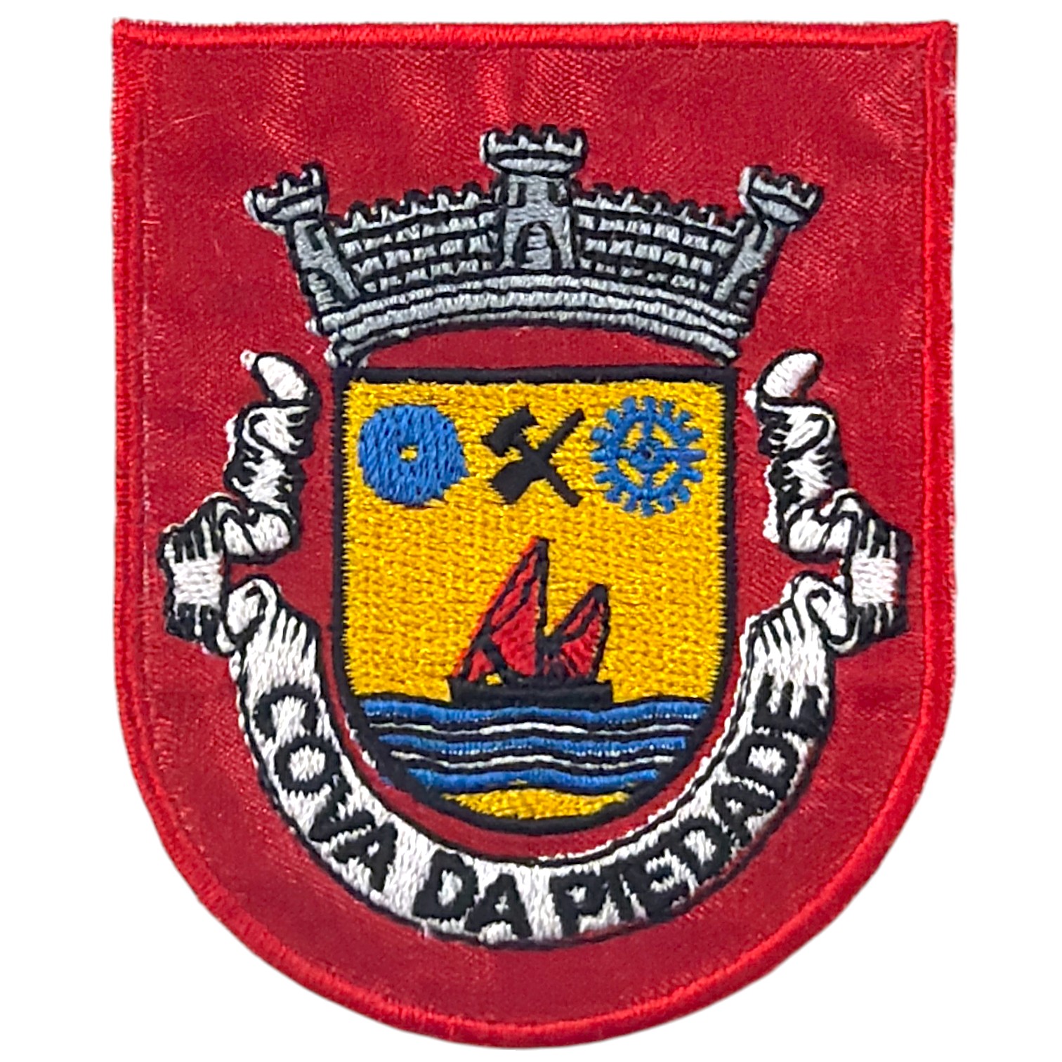 Patch bordado colorido com brasão e texto NOVA DA PIEDADE