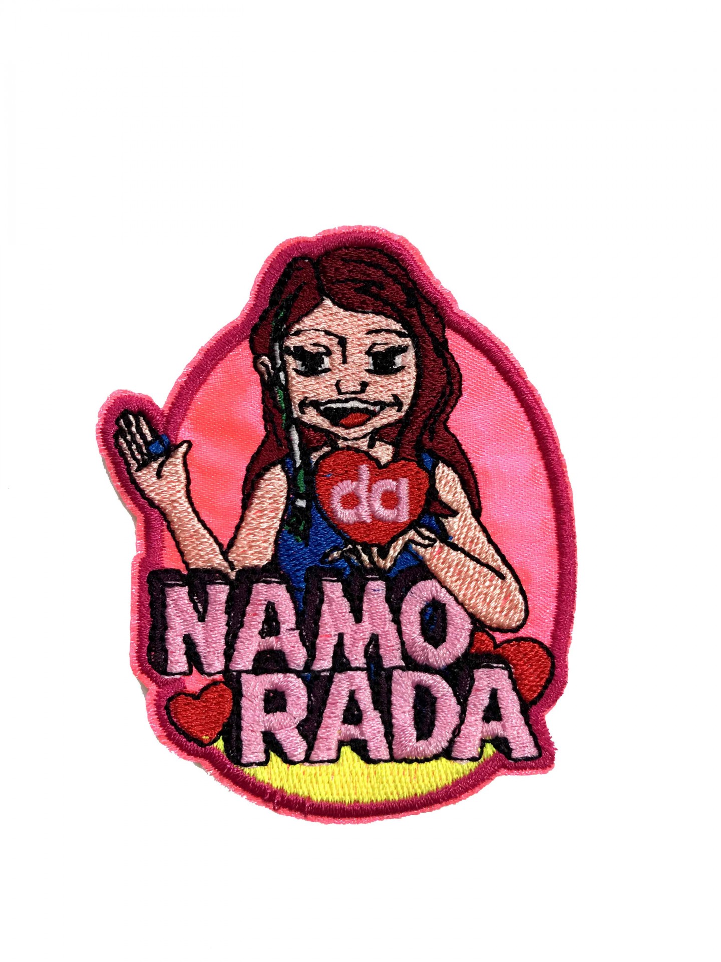 Patch bordado rosa com mulher e texto NAMO RADA em cor-de-rosa