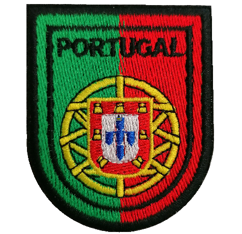 Emblema bordado com as cores da bandeira portuguesa e brasão de armas