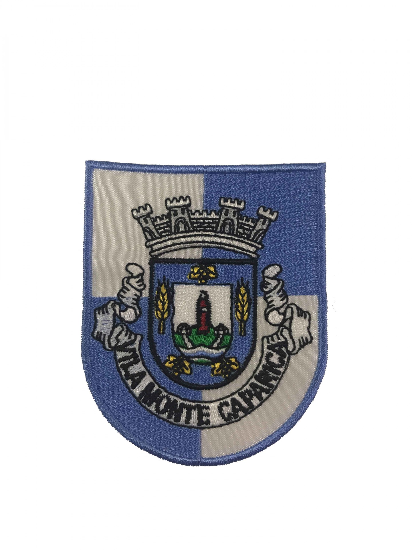 Emblema bordado azul e branco com brasão e texto 'VILA MONTE CARNIÇO'