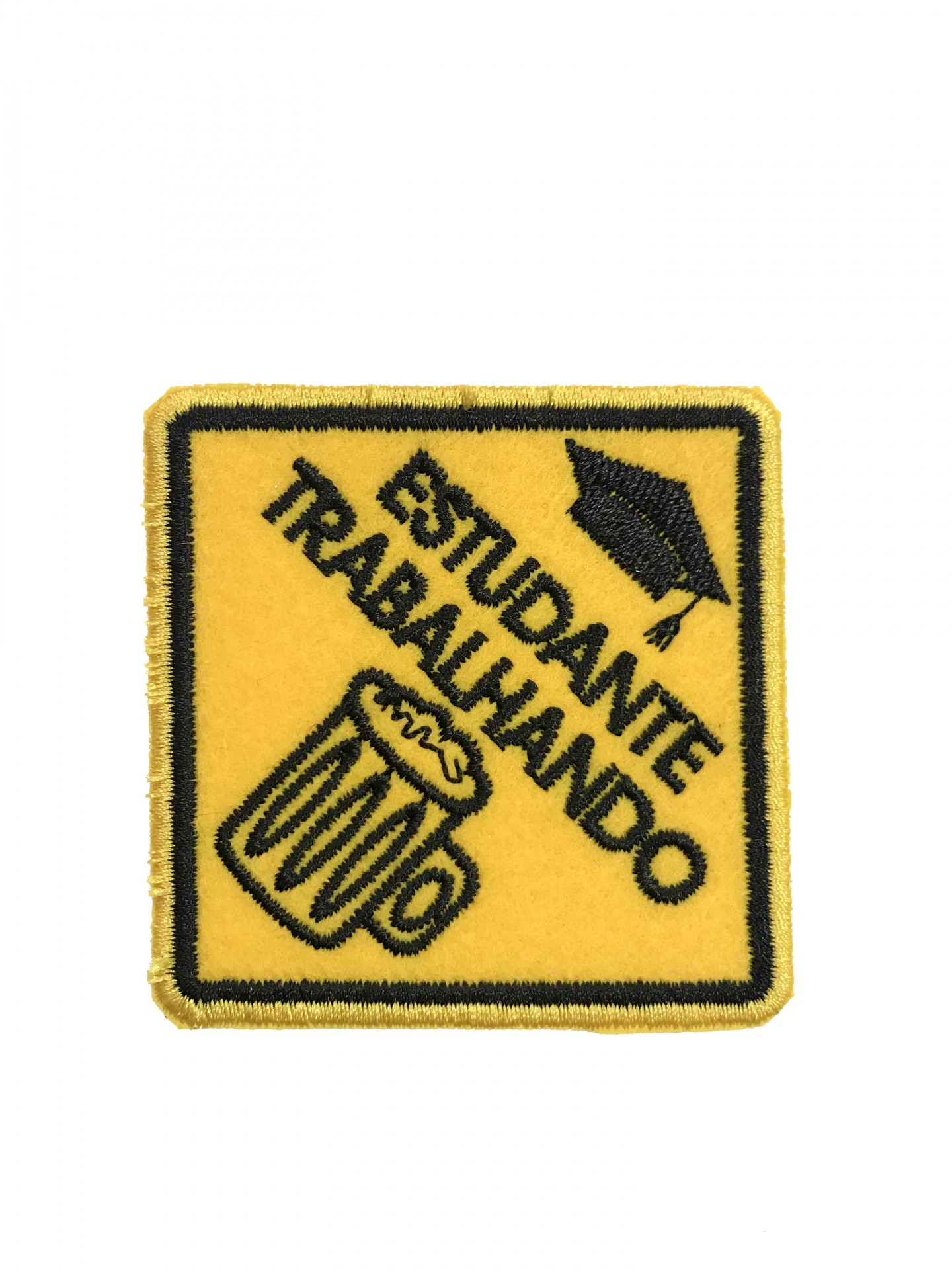 Emblema tecido amarelo com texto e imagens em preto