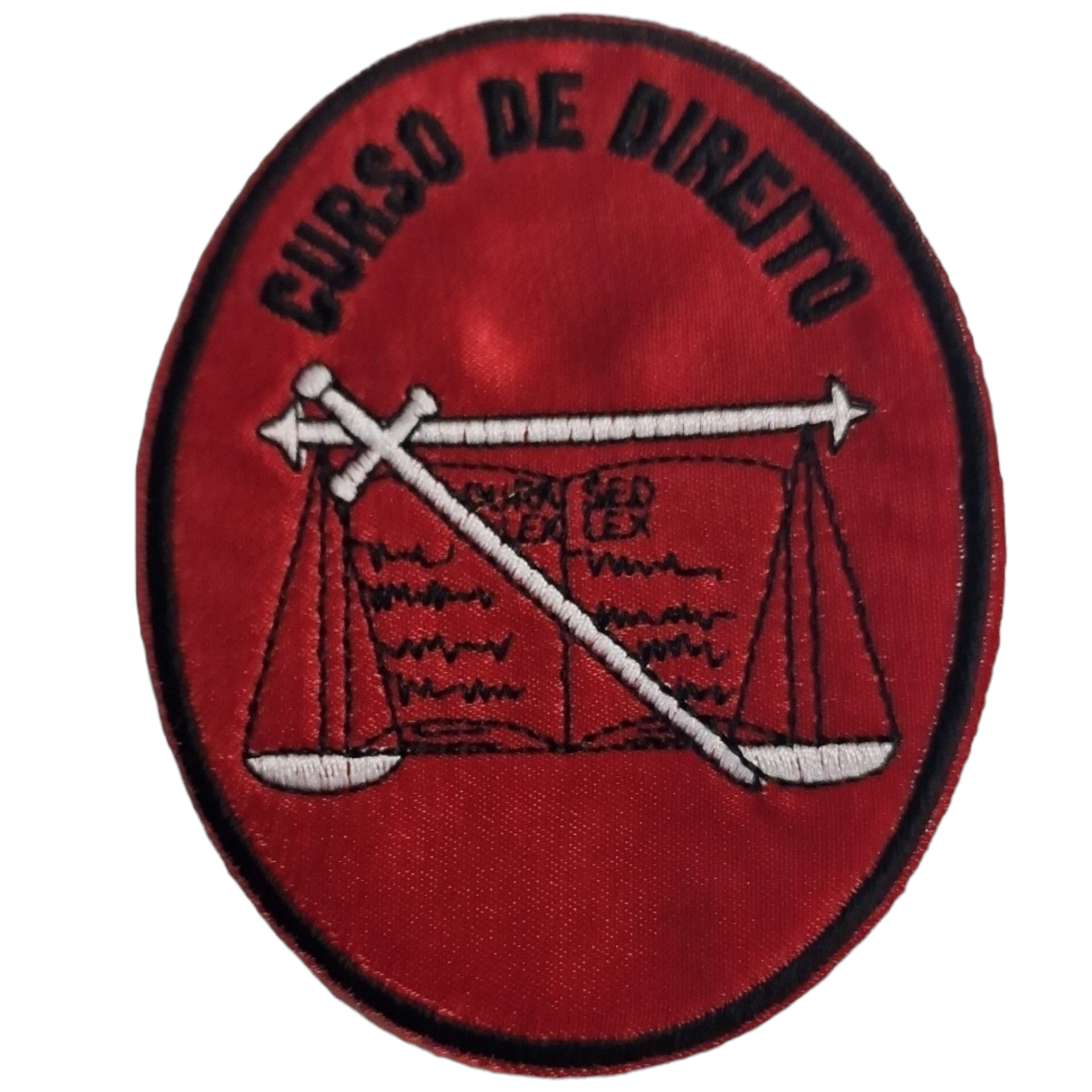 Emblema bordado vermelho com balanças da justiça e texto CURSO DE DIREITO