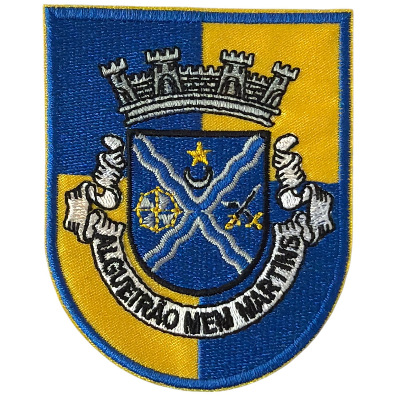 Emblema bordado azul e amarelo com escudo e texto
