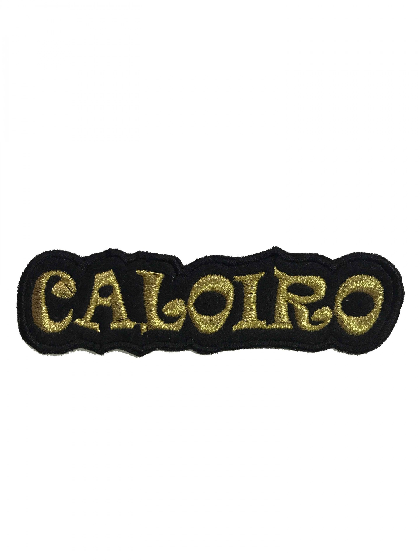 Emblema bordado com texto CALOIRO dourado sobre fundo preto