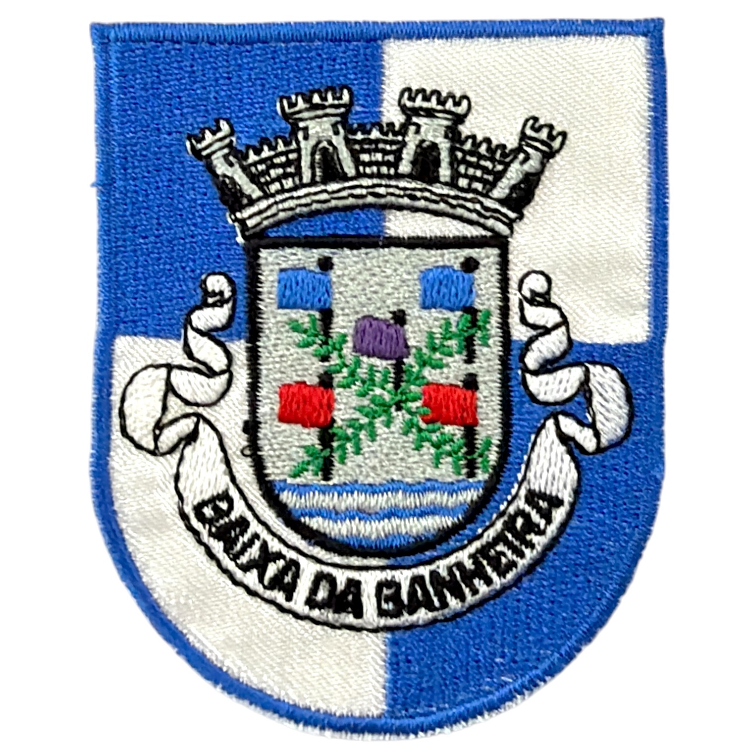 Emblema bordado azul e branco com brasão e texto Bainha da Banheira