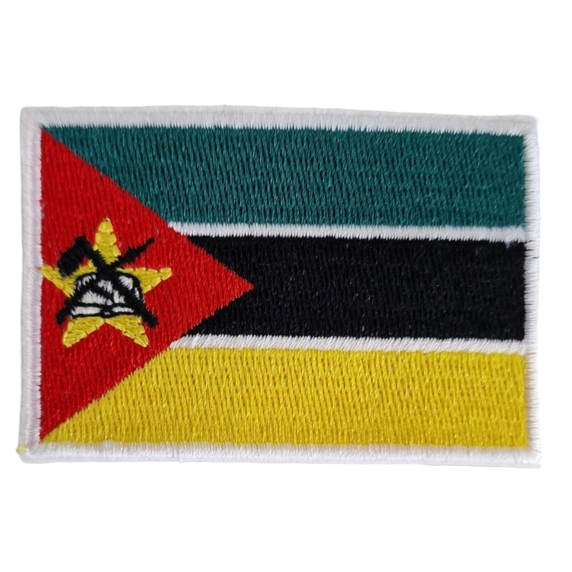 Patch bordado da bandeira de Moçambique com triângulo vermelho, estrela amarela, faixas verde, preta e amarela.