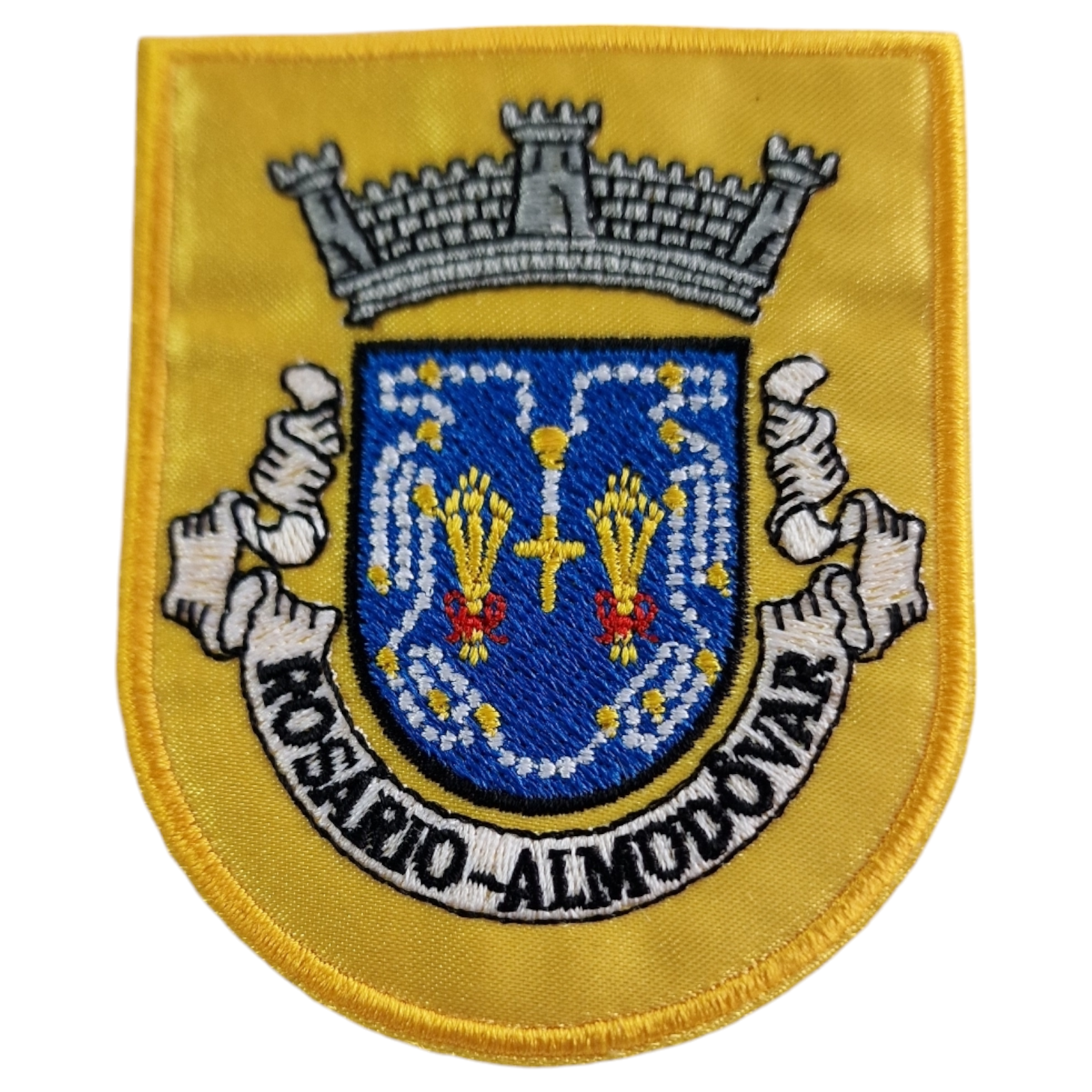Emblema bordado azul e amarelo com texto ROSARIO ALMODOVAR