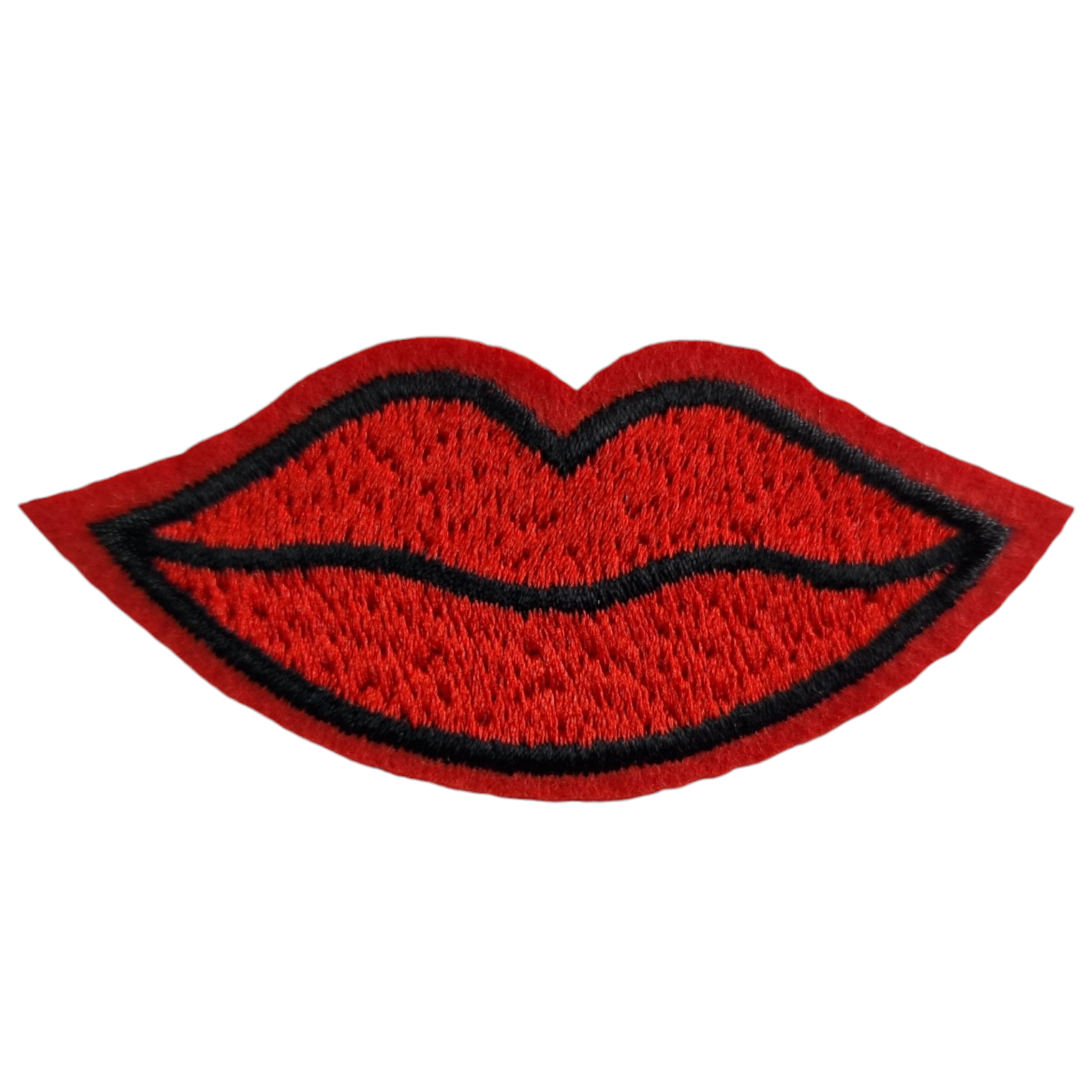 Aplicação em tecido de lábios vermelhos bordados com contornos pretos
