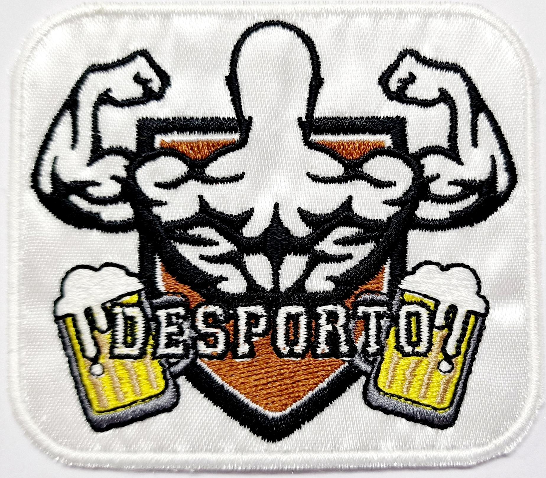 Patch bordado de corpo musculado, canecas de cerveja e texto DESPORTO