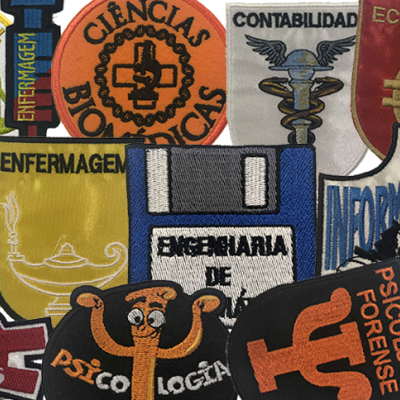Patches coloridos de diversas profissões com textos e símbolos distintivos.