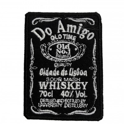 Patch bordado preto com texto branco sobre whisky e Lisboa