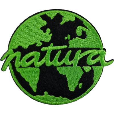 Emblema bordado redondo com mapa do mundo e palavra natura
