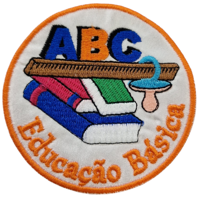 Emblema bordado redondo com temas educativos e texto 'Educação Básica'