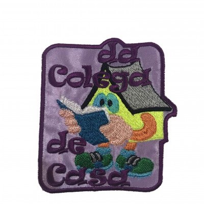 emblema bordado com casa e texto