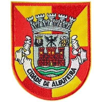 Emblema bordado em formato de escudo com texto Cidade de Albufeira