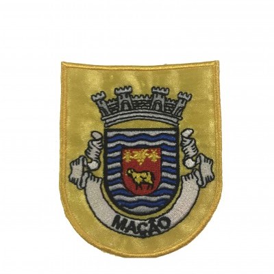 Emblema bordado com brasão de Macao em tecido amarelo