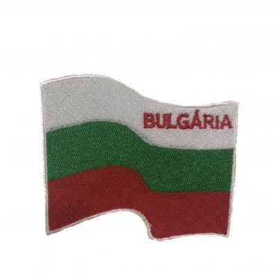 Broche bordado com bandeira da Bulgária e texto BULGARIA