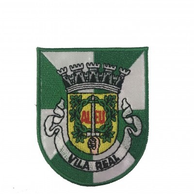 Emblema bordado com coroa e texto ALTO e VILA REAL