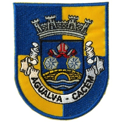 Emblema bordado com escudo azul e amarelo e texto VILA CUIAVA - C.A.C.G.B.R.