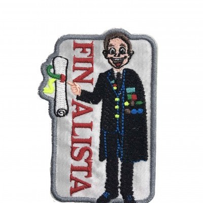 Emblema bordado figura finalista com toga e diploma