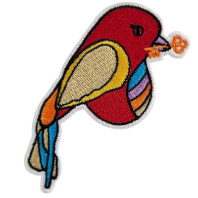 Aplicação bordada de pássaro colorido segurando uma flor laranja