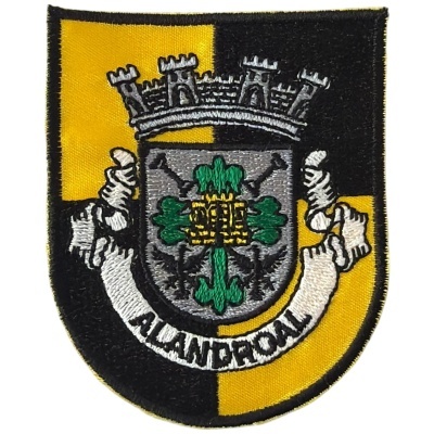 Emblema bordado em forma de escudo com brasão e texto ALVANDEPROAL