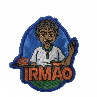 Emblema bordado com rapaz e texto do IRMÃO
