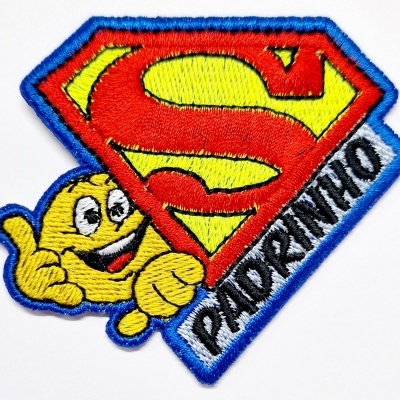 Emblema bordado colorido com símbolo do Superman e texto PADRINHO