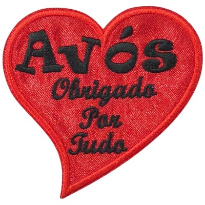 Patch bordado em forma de coração vermelho com frase em preto