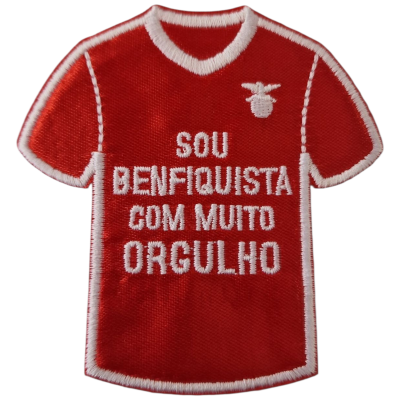 Emblema bordado em formato de t-shirt vermelha com texto e símbolo do Benfica