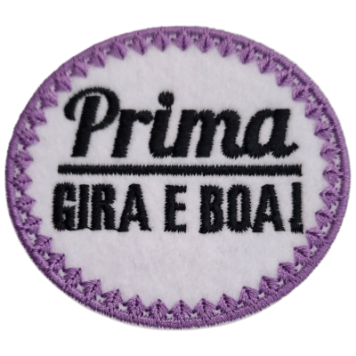 Emblema bordado branco com borda roxa e texto preto