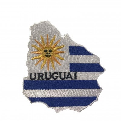 Patch bordado em forma do mapa do Uruguai com as cores da bandeira e a palavra 'URUGUAI'.