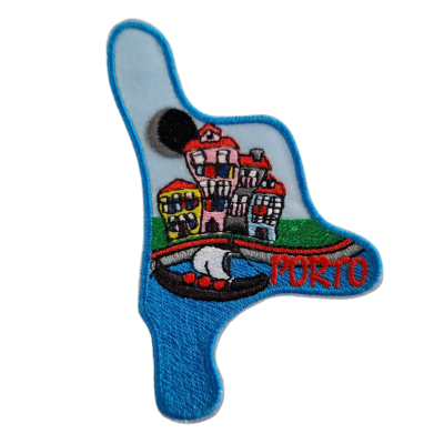 Patch bordado colorido com casas, barco e palavra PORTO