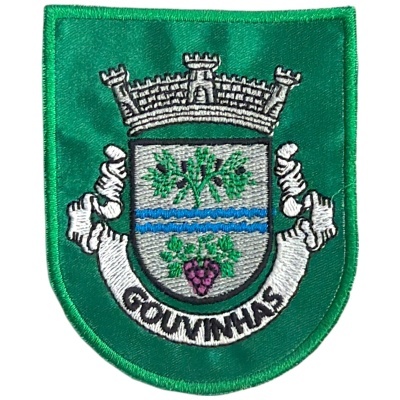 Emblema bordado verde com brasão e texto GOUVINHAS