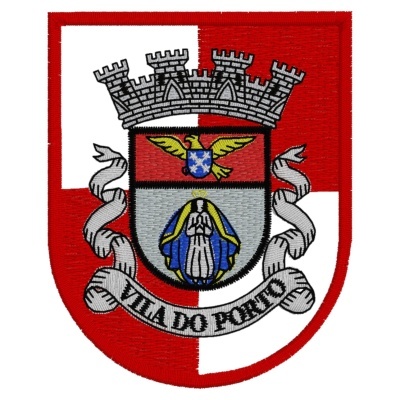 Emblema bordado com escudo vermelho, branco e símbolos coloridos