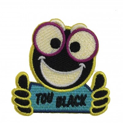 Patch bordado com carinha sorridente e texto YOU BLACK