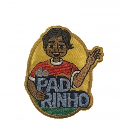 Emblema bordado com figura humana e texto 'do PADRINHO'