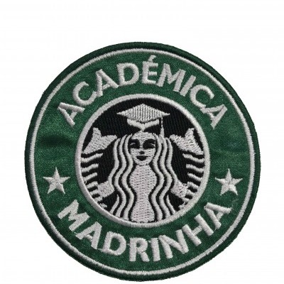 Emblema bordado redondo verde com texto branco e figura feminina no centro.