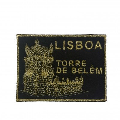 Emblema bordado preto e dourado com a Torre de Belém e texto Lisboa Torre de Belém