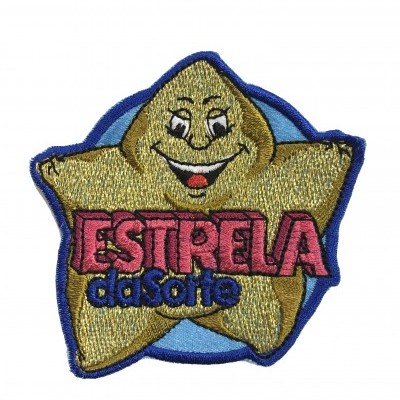 Emblema bordado em forma de estrela amarela sorridente com texto ESTRELA da Sorte