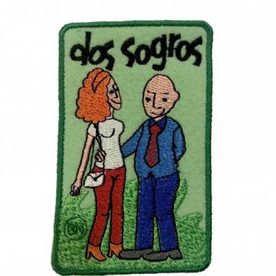 Patch bordado verde com desenho de casal e texto 'dos sogros'